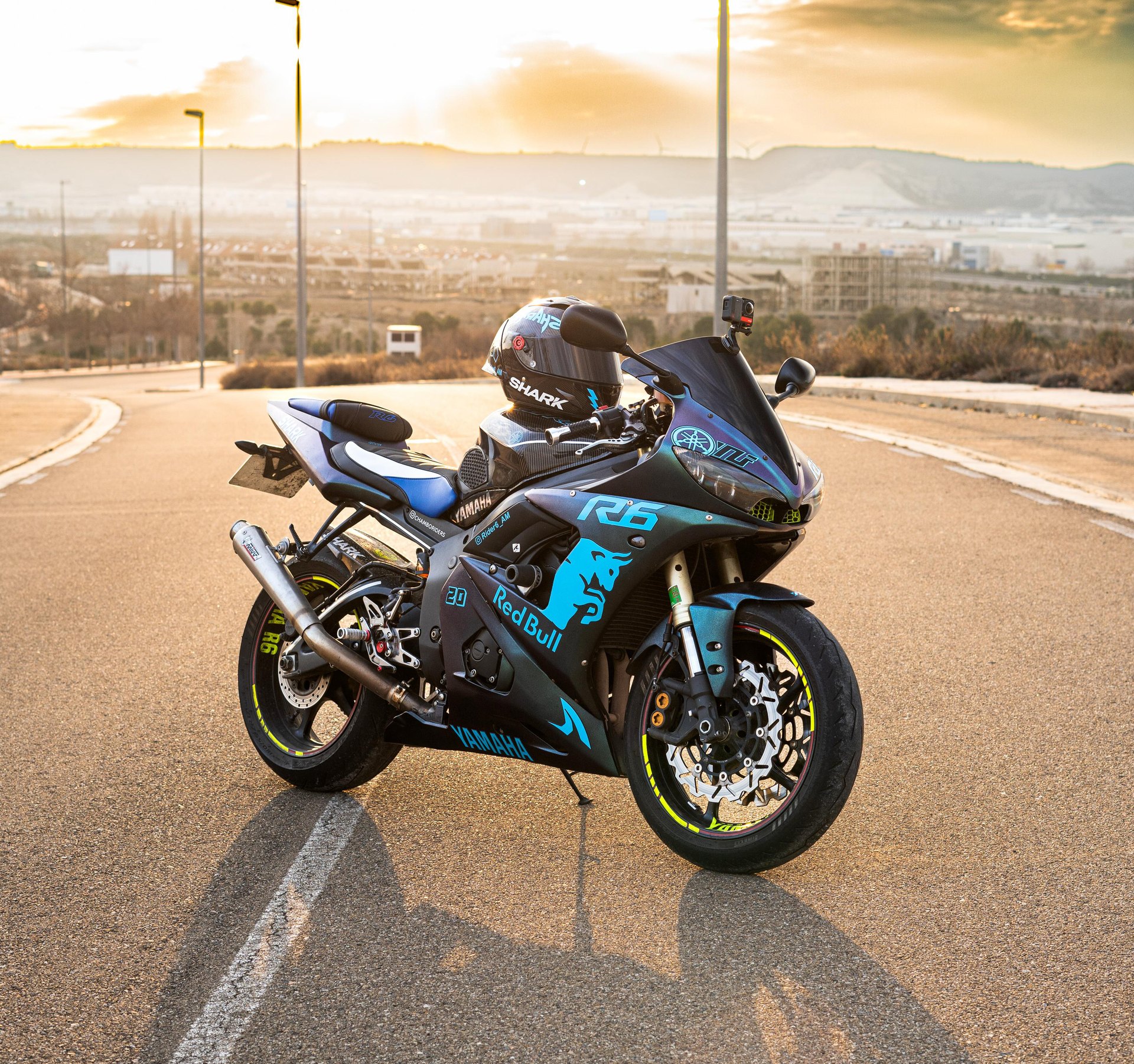 Yamaha R6 con kit completo de vinilo realizado por Azy Vinyls
